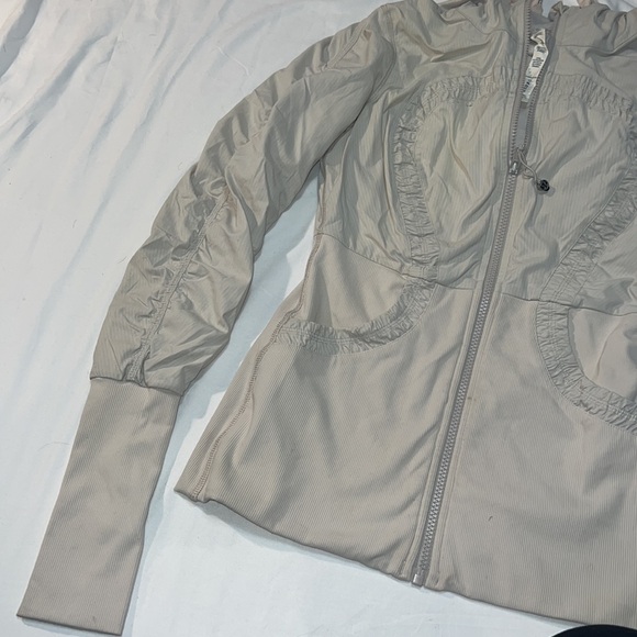 Lululemon Dance Studio Jacket in Dune, size 6 - Picture 11 of 14